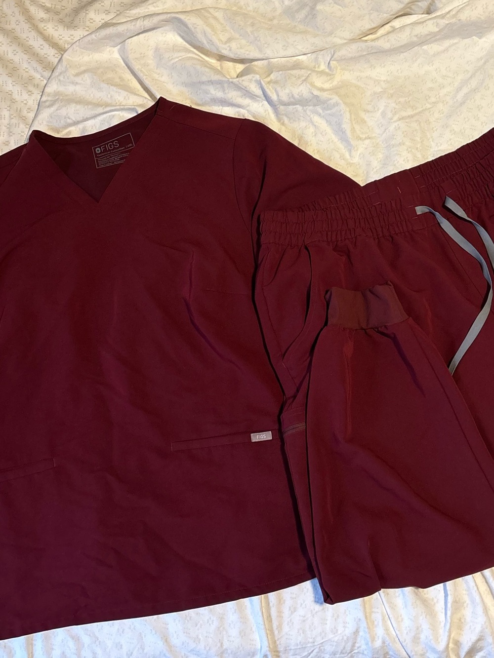 FIGS burgundy scrub set 4XL - joggers and top